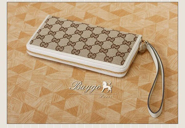 グッチ 財布 スーパーコピーグッチ 2010年秋冬新作 GGキャンバス ハートチャーム付きラウンドファスナー長財布 245914 FFPAG 9761 グッチ 財布 スーパーコピーグッチ 2010年秋冬新作 GGキャンバス ハートチャーム付きラウンドファスナー長財布 245914 FFPAG 9761