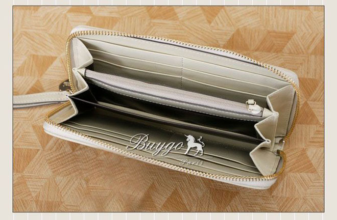 グッチ 財布 スーパーコピーグッチ 2010年秋冬新作 GGキャンバス ハートチャーム付きラウンドファスナー長財布 245914 FFPAG 9761 グッチ 財布 スーパーコピーグッチ 2010年秋冬新作 GGキャンバス ハートチャーム付きラウンドファスナー長財布 245914 FFPAG 9761