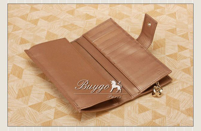 グッチ 財布 スーパーコピーグッチ 233024 F4C7N 9761 GGキャンバス インターロッキングGチャーム 2つ折り長財布 グッチ 財布 スーパーコピーグッチ 233024 F4C7N 9761 GGキャンバス インターロッキングGチャーム 2つ折り長財布