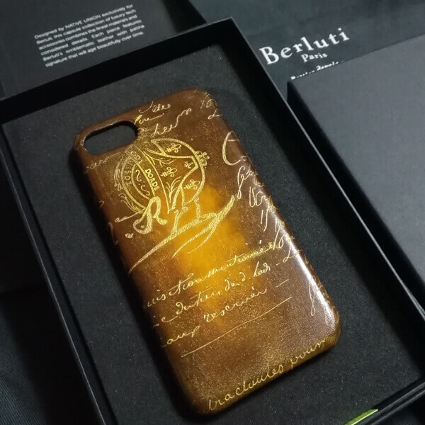 ベルルッティ スマホケース コピーiPhone8ケース ゴールドパティーヌ希少品