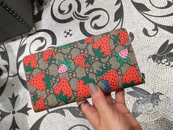 グッチ☆グッチ 苺 コピー ストロベリープリントGGウォレット 2020春夏の新作が登場 573865 GZRAT 8483 グッチ☆グッチ 苺 コピー ストロベリープリントGGウォレット 2020春夏の新作が登場 573865 GZRAT 8483