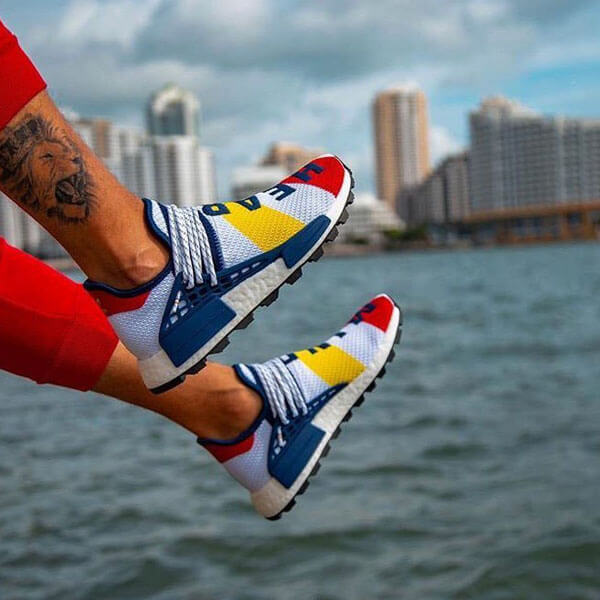 超限定☆ アディダス 偽物 Pharrell × BBC HU NMD &quot;MULTI COLOR&quot;