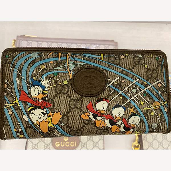 グッチ☆DISNEYxグッチドナルドダックジップアラウンドウォレット 647940 2M1AT 8679 グッチ☆DISNEYxグッチドナルドダックジップアラウンドウォレット 647940 2M1AT 8679