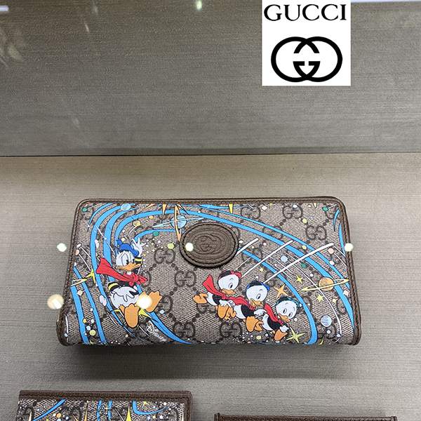 グッチ☆DISNEYxグッチドナルドダックジップアラウンドウォレット 647940 2M1AT 8679 グッチ☆DISNEYxグッチドナルドダックジップアラウンドウォレット 647940 2M1AT 8679
