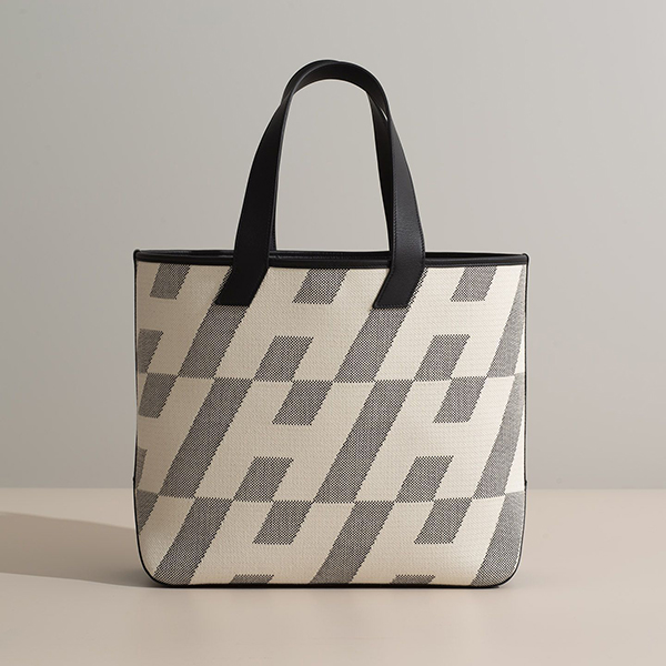 新作2021SS エルメス H・アン・ビエ GM