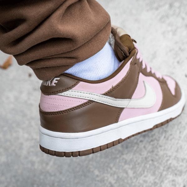 入手困難レアコラボダンク！ナイキ偽物SB x Stussy Dunk Low Cherry 304292-671