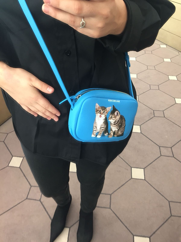 2019新作人気 バレンシアガ バレンシアガスーパーコピー EVERYDAY カメラバッグ ＸＳ ブルー 猫